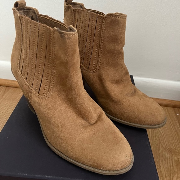 Aeropostale Shoes - Aeropostale size 9